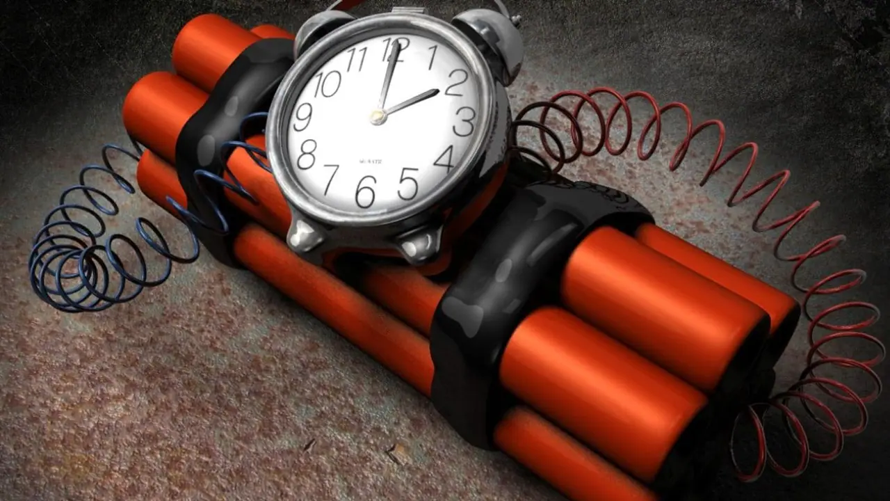 “ಲವ್ ಒಲ್ಲೆ!” – ಸಿಟ್ಟಿನಲ್ಲಿ ಶಾಲೆಗಳಿಗೆ ಬಾಂಬ್ ಬೆದರಿಕೆ ಇಮೇಲ್ ಕಳುಹಿಸಿದ ಯುವತಿ ಬಂಧನ.