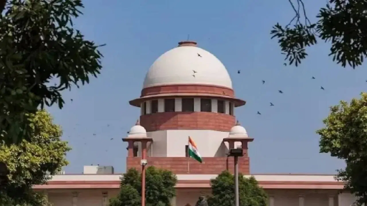  “ತಲಾಖ್-ಎ-ಹಸನ್ ಪದ್ಧತಿ ನಾಗರಿಕ ಸಮಾಜದಲ್ಲಿ ಸಮ್ಮತವೇ? — ಸುಪ್ರೀಂ ಕೋರ್ಟ್ ಗಂಭೀರ ಪ್ರಶ್ನೆ”.