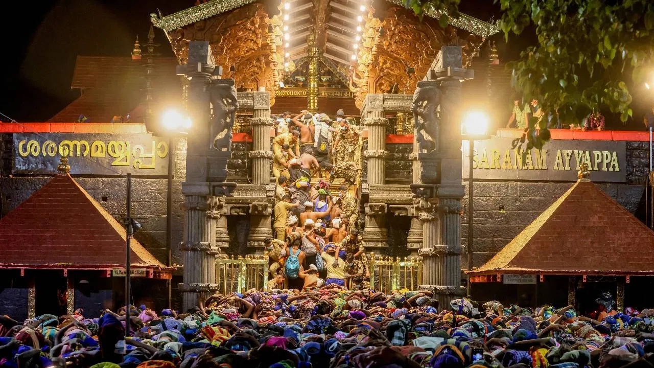  “ಶಬರಿಮಲೆ ಭಕ್ತರ ಸಂಖ್ಯೆ ನಿಯಂತ್ರಣ: ಸ್ಪಾಟ್ ಟಿಕೆಟ್ 5,000ಕ್ಕೆ, ದಿನದ ದರ್ಶನ ಮಿತಿ 75,000ಕ್ಕೆ ಇಳಿಕೆ”.