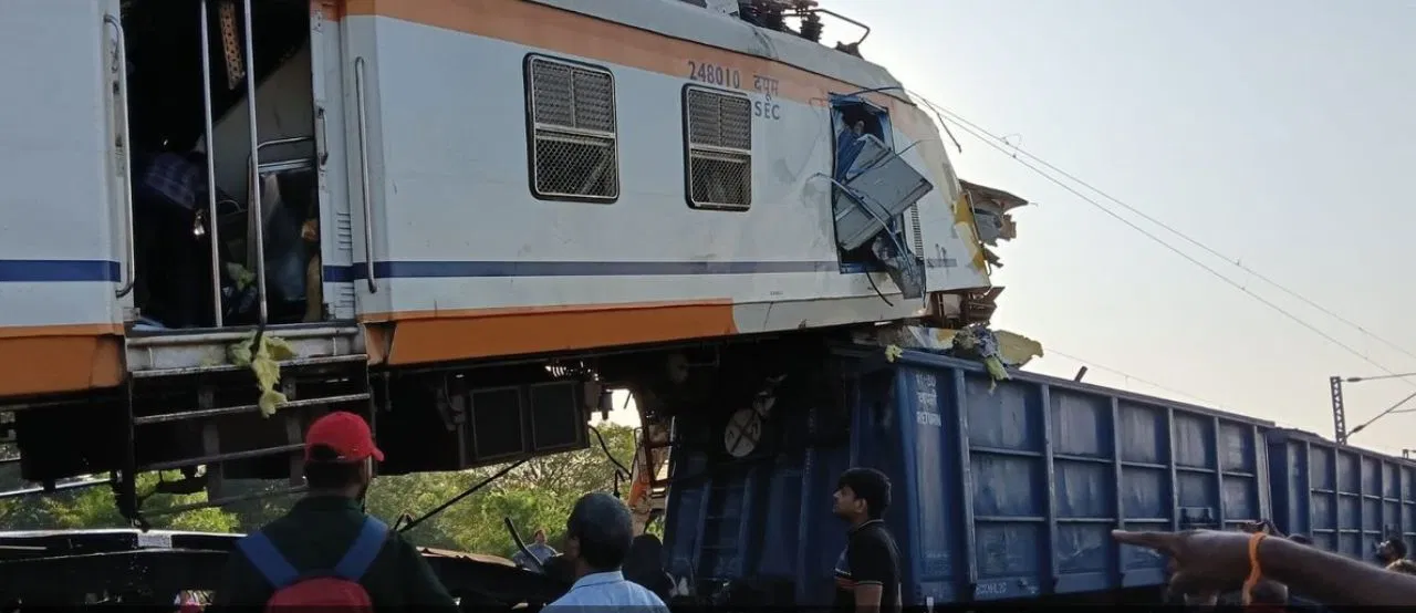 ಬಿಲಾಸ್ಪುರದಲ್ಲಿ ಭೀಕರ ರೈಲು ಅಪ*ತ: 2 ರೈಲುಗಳ ಡಿಕ್ಕಿ, 6 ಮಂದಿ ಸಾ*.