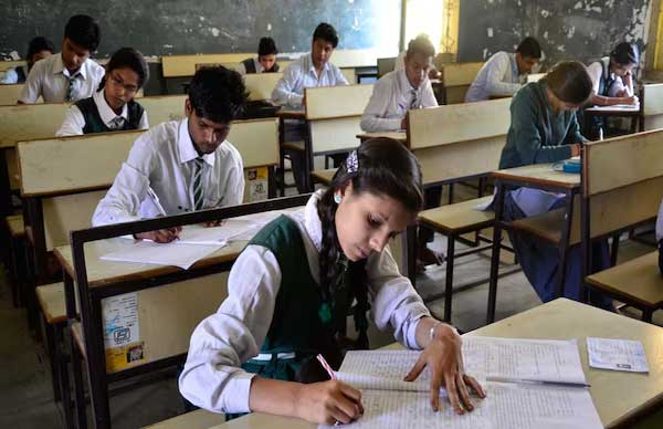 “SSLC & PU ಪರೀಕ್ಷೆಗಳ ಅಂತಿಮ ವೇಳಾಪಟ್ಟಿ 2026 ಪ್ರಕಟ; ಮಾರ್ಚ್-ಮೇ ನಡುವೆ ಪರೀಕ್ಷೆಗಳು”.