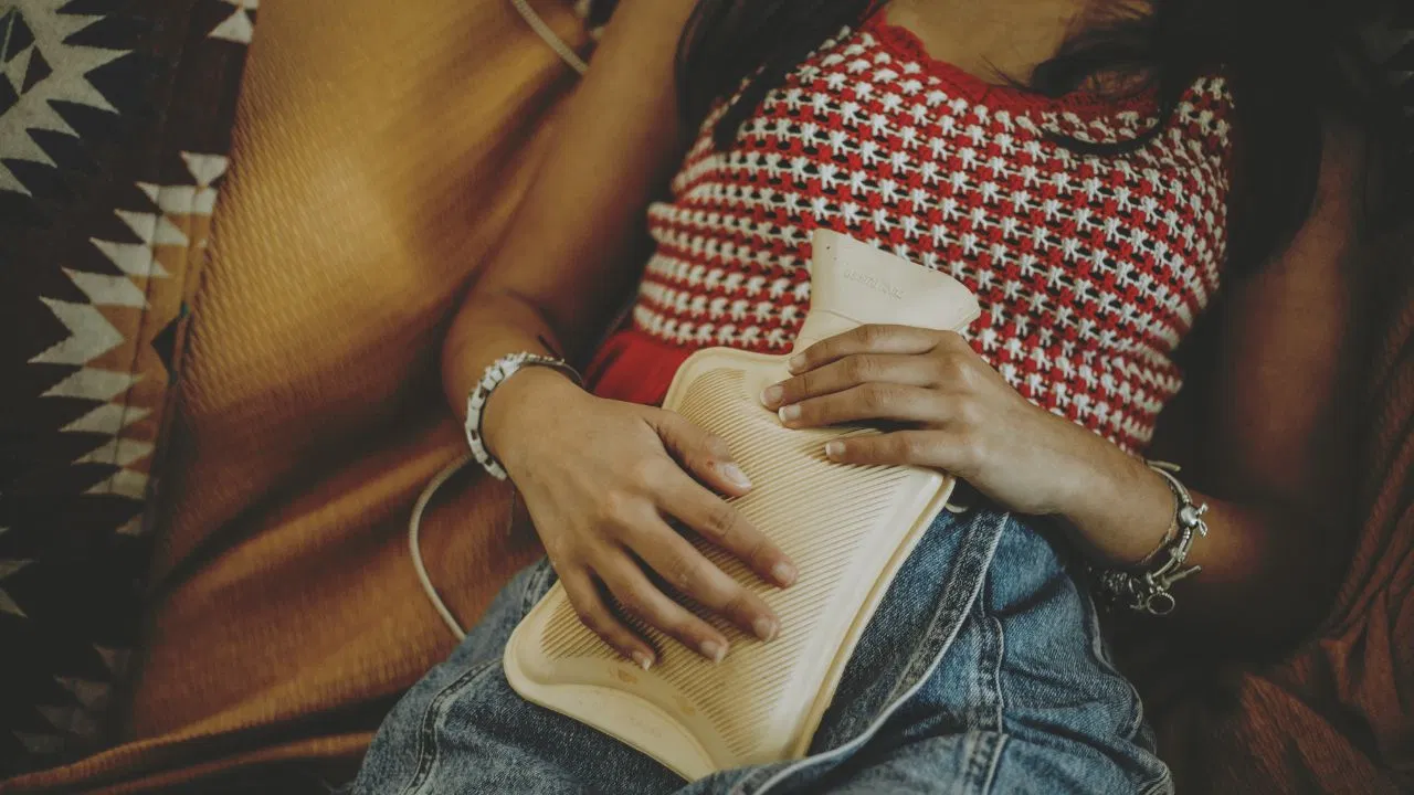 “ಪಿರಿಯಡ್ಸ್ ಸಮಯದಲ್ಲಿ ಅನುಸರಿಸಬೇಕಾದ ಸೂಪರ್ಫುಡ್ ಡೈಟ್: ನೋವು, ಆಯಾಸ ಕಡಿಮೆ ಮಾಡುವ ನೈಸರ್ಗಿಕ ಪರಿಹಾರ!”