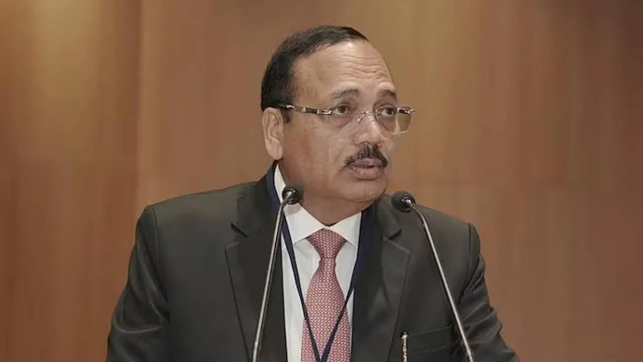 ನ್ಯಾ| ಸೂರ್ಯಕಾಂತ್ ಭಾರತದ 53ನೇ ಮುಖ್ಯ ನ್ಯಾಯಮೂರ್ತಿಯಾಗಿ ಪ್ರಮಾಣ ಸ್ವೀಕಾರ.