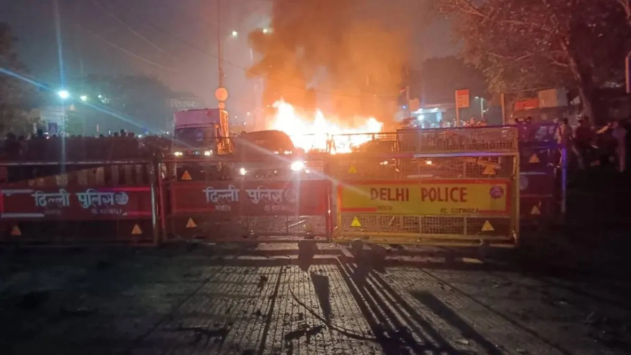 ದೆಹಲಿಯ ನಿಗೂಢ ಸ್ಫೋಟದಲ್ಲಿ 8 ಮಂದಿ ಸಾ* – 20 ಮಂದಿ ಗಾಯಾಳು, ಪಟ್ಟಿ ಬಿಡುಗಡೆ.