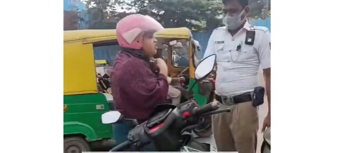  “ಬೈಯಪ್ಪನಹಳ್ಳಿ ಫ್ಲೈಓವರ್ ಬಳಿ ರಾಂಗ್ ಸೈಡ್ ಚಾಲನೆ: ಆಟೋರಿಕ್ಷಾಕ್ಕೆ ಡಿಕ್ಕಿ ಹೊಡೆದ ಮಹಿಳೆ.