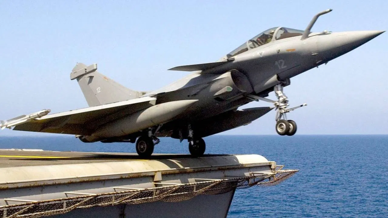  “ಭಾರತದ ರಕ್ಷಣಾ ಉತ್ಪಾದನೆ 1.54 ಲಕ್ಷ ಕೋಟಿ ರೂ ದಾಖಲೆಯತ್ತ – ರಫ್ತು ಹೊಸ ಮೈಲುಗಲ್ಲು”