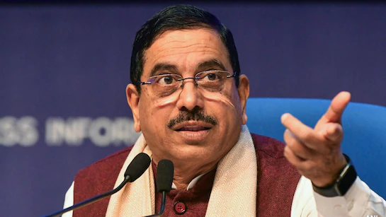 ಡಿಕೆಶಿ CM, ವಿಜಯೇಂದ್ರ DCM? ಕೇಂದ್ರ ಸಚಿವೆ ಪ್ರಲ್ಹಾದ್ ಜೋಶಿ ಸ್ಪಷ್ಟನೆ.