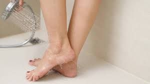 ರಾತ್ರಿ ಪಾದ ತೊಳೆಯುವ ಅಭ್ಯಾಸದ ಅದ್ಭುತ ಲಾಭಗಳು!