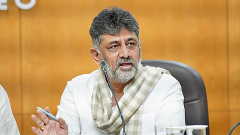  “ರಾಜಕಾರಣಕ್ಕೆ ತೆರೆ, ಈಗ ಜನರ ಸೇವೆ ಮಾತ್ರ” – ಡಿಕೆ ಶಿವಕುಮಾರ್ ಸ್ಪಷ್ಟನೆ.