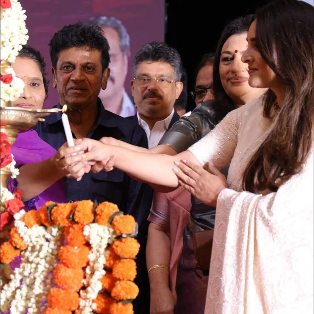 ರಮ್ಯಾ ದುಬೈದಲ್ಲಿ ಶಿವಣ್ಣ-ಗೀತಾ ಜೊತೆ ಮಜಾದಿನ ಸುತ್ತಾಟ.