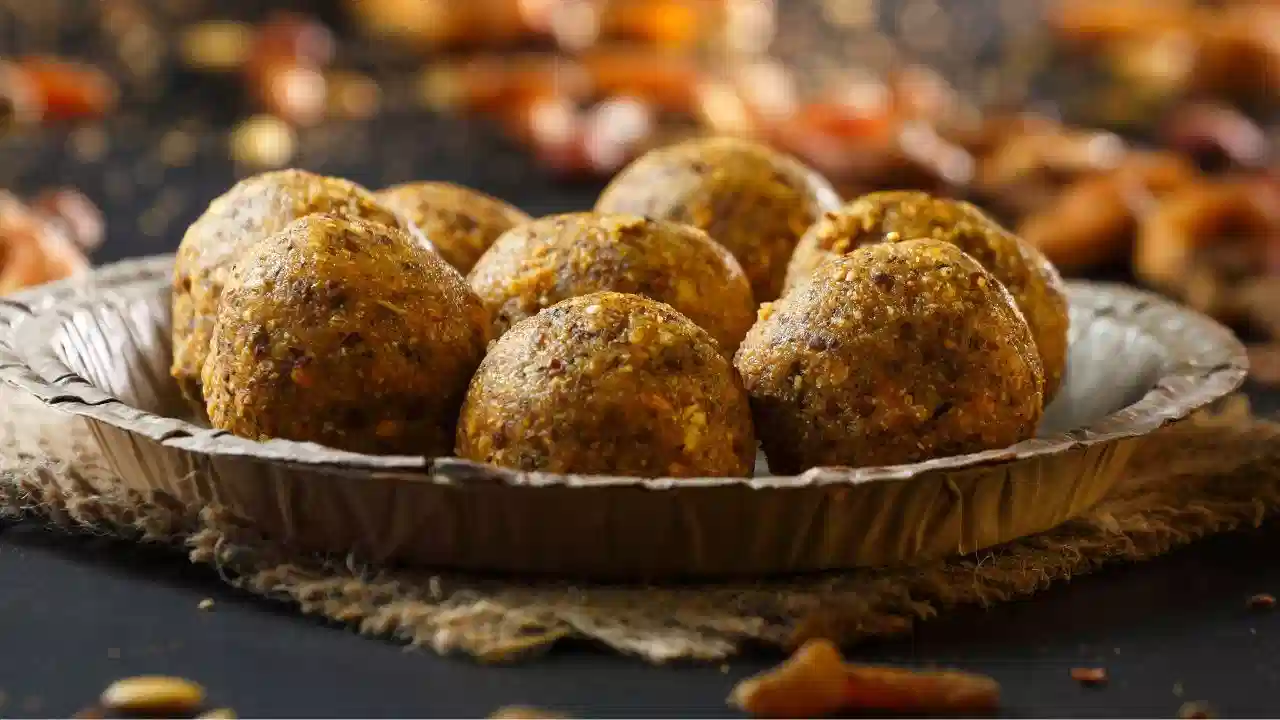 ಚಳಿಗಾಲದಲ್ಲಿ ಖರ್ಜೂರ-ಬೆಲ್ಲ ಲಡ್ಡು ಸೇವನೆಯಿಂದ ಆರೋಗ್ಯ ಪ್ರಯೋಜನಗಳು.