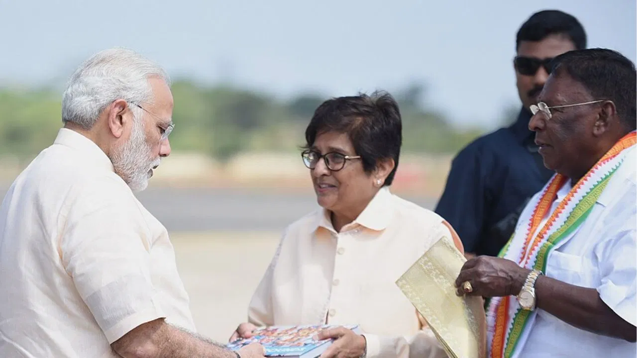 ಕಿರಣ್ ಬೇಡಿ ಪ್ರಧಾನಿ ಮೋದಿಗೆ ಪತ್ರ, ಕೇಂದ್ರ ಮಧ್ಯಪ್ರವೇಶಕ್ಕೆ ಬೇಡಿಕೆ.