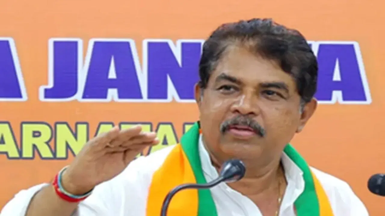 ಭಯೋತ್ಪಾದಕರ ಕೈಗೆ ಮೊಬೈಲ್ ಸಿಗುವುದಕ್ಕೆ ಯಾರು ಕಾರಣ? R. ಅಶೋಕ್ ಪ್ರಶ್ನೆ.