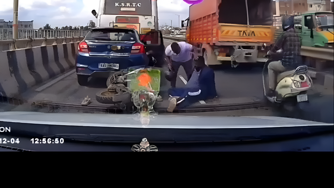 ಎಲೆಕ್ಟ್ರಾನಿಕ್ ಸಿಟಿ ಫ್ಲೈ ಓವರ್‌ ಮೇಲೆ ಭೀಕರ ಅಪಘಾ*ತ.