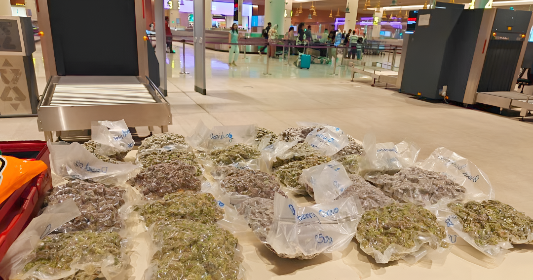 ಜೈಲಲ್ಲಿ ಖಾಕಿ ಕಾರ್ಯಾಚರಣೆ: ಕೈದಿಗಳ ಮೊಬೈಲ್, ಗಾಂಜಾ, ಆಯುಧಗಳು ಜಪ್ತಿ.