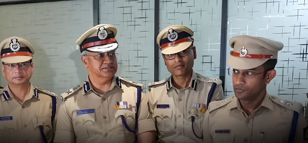 ಶಂಕಿತನ ಕಾರಿನಲ್ಲಿದ್ದ ಹಣ ಅಡಗಿಸಿಟ್ಟ ಕಾನ್ಸ್ಟೇಬಲ್.!