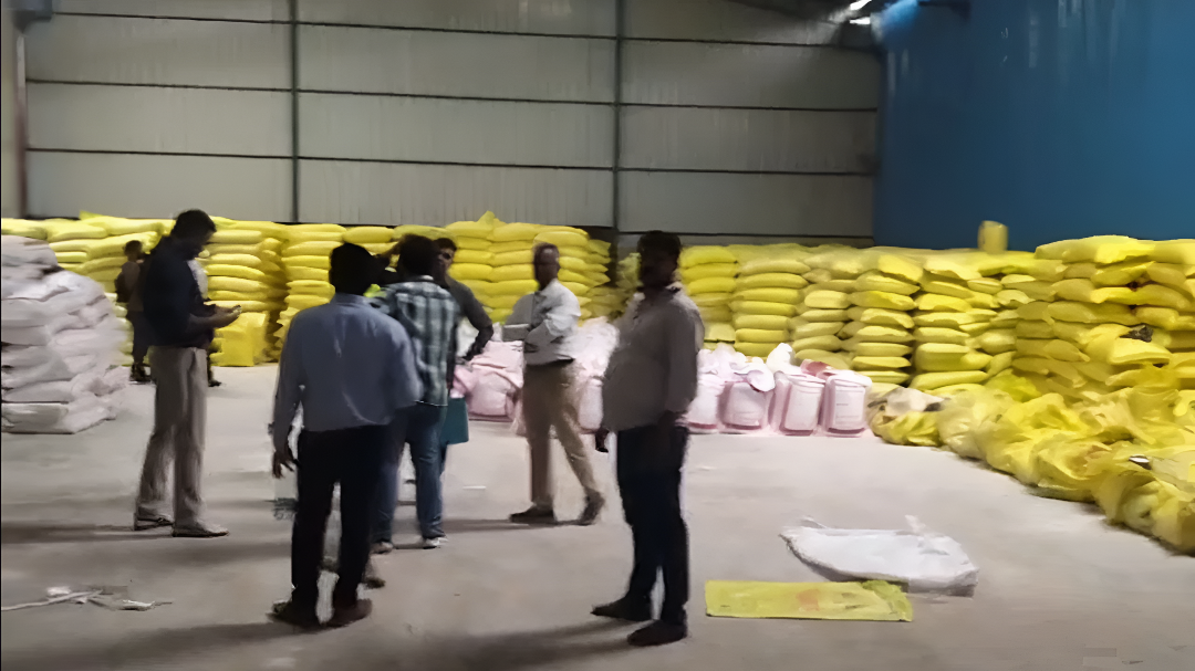 ರೈತರಿಗೆ ಸೇರಬೇಕಿದ್ದ ಯೂರಿಯಾ ಕಳಸಂತೆಯಲ್ಲಿ ಮಾರಾಟ.