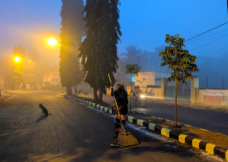  ದಾಖಲೆ ಮಟ್ಟದ ಚಳಿ, ಮಂಜಿನಲ್ಲಿ ಮುಳುಗಿದ ನಗರ.