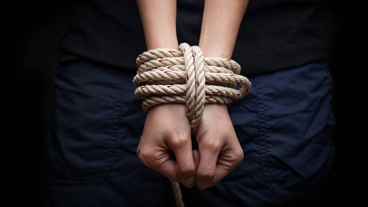 14 ವರ್ಷದ ಬಾಲಕಿ ಮೇಲೆ ಸ್ನೇಹಿತೆಯ ತಂದೆ ಮತ್ತು ಸ್ನೇಹಿತರಿಂದ ಸಾಮೂಹಿಕ ಅತ್ಯಾ*ರ.