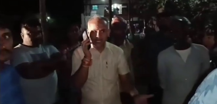 ತಡರಾತ್ರಿ ಭೀಕರ ರಸ್ತೆ ಅಪ*ತ ; ತಪ್ಪಿದ ಭಾರೀ ದುರಂತ – ಸ್ಥಳಕ್ಕೆ ಬಂದ ಶಾಸಕ ಸುರೇಶ್ ಗೌಡ.