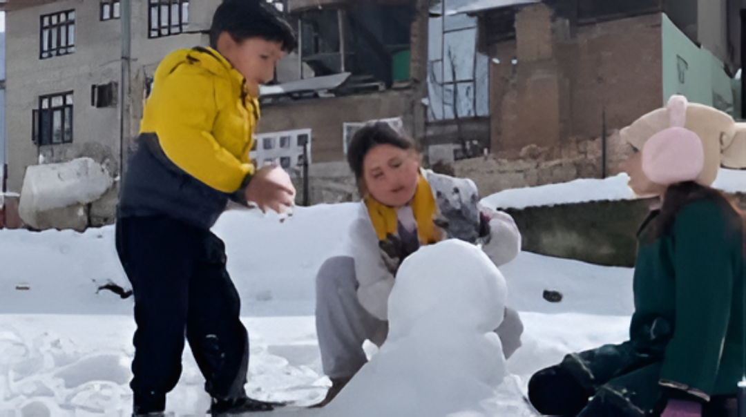  ‘ಮಿನಿ ಕಾಶ್ಮೀರ’ದಲ್ಲಿ ಮಕ್ಕಳ ಆಟ.