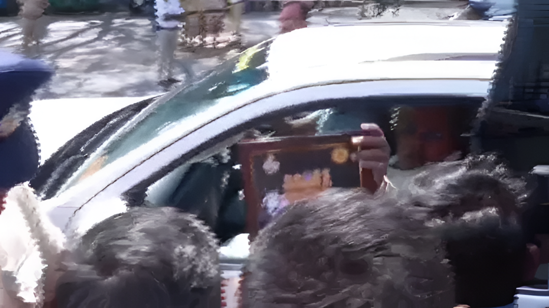 ರಾಯರ ಫೋಟೊ ತಿರಸ್ಕರಿಸಿದ CM ಸಿದ್ದರಾಮಯ್ಯ.