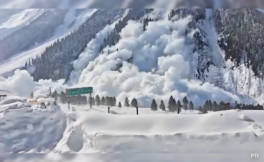 ಜಮ್ಮು–ಕಾಶ್ಮೀರದಲ್ಲಿ ಭಾರಿ ಹಿಮಪಾತ.