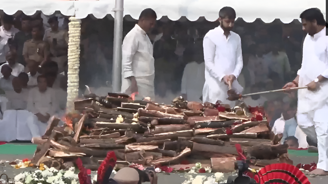 ಅಜಿತ್ ಪವಾರ್ ಅಂತ್ಯಕ್ರಿಯೆ.