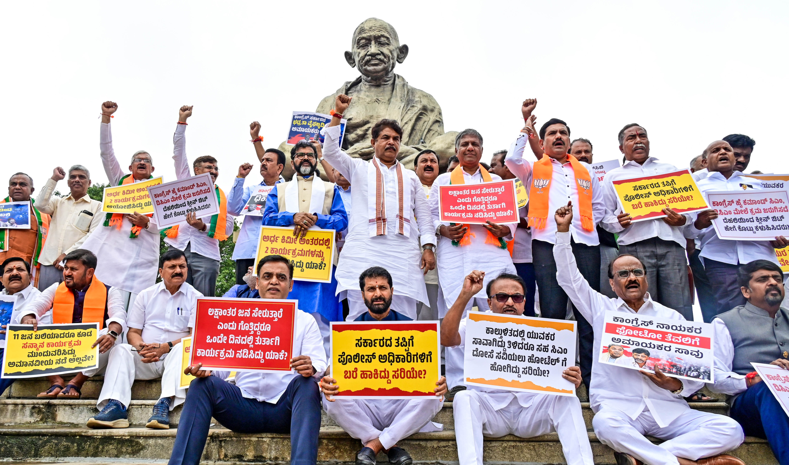 ವಿಧಾನಸೌಧದ ಬಳಿ BJP–ವಿರೋಧ ಪಕ್ಷಗಳ ಪ್ರತಿಭಟನೆ.
