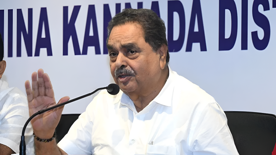 ದೇವಾಲಯದಲ್ಲಿ–ಧ್ವಜ ವಿವಾದ.