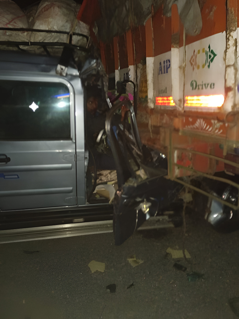 ತುಮಕೂರು ರಸ್ತೆ ಅಪ*ತ ಭೀಕರತೆ.