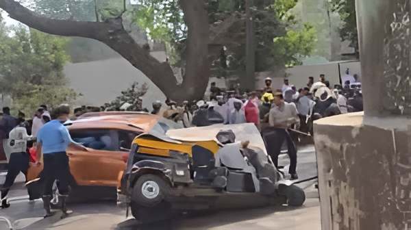 ಮೆಟ್ರೋ ಸ್ಲ್ಯಾಬ್ ಬಿದ್ದು ಭೀಕರ ಅವಘಡ.