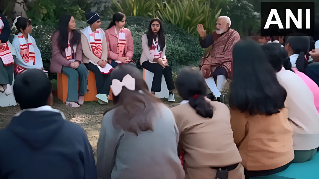 “ಕನಸು ಕಾಣದೇ ಇರುವುದು ಕ್ರೈಂ; ಸಾಧನೆಗಾಗಿ ಹಾದಿ ಹಿಡಿಯಬೇಕು” – ಮೋದಿ