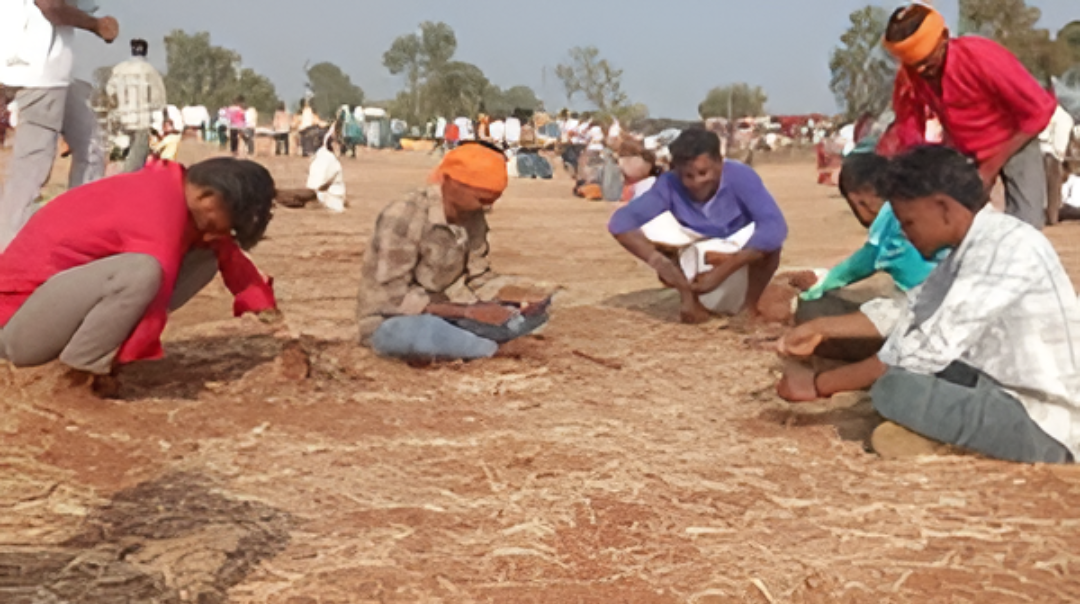 ಮೈಲಾರ ಜಾತ್ರೆ: ಯುವಕರು ಕಲ್ಲಿನಿಂದ ಮಂದಿರ ಕಟ್ಟಿದರು.