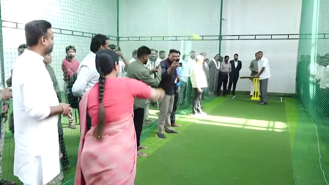 ರಾಜಕೀಯದ ಮಧ್ಯೆ ಕ್ರಿಕೆಟ್ ಮಜಾ.