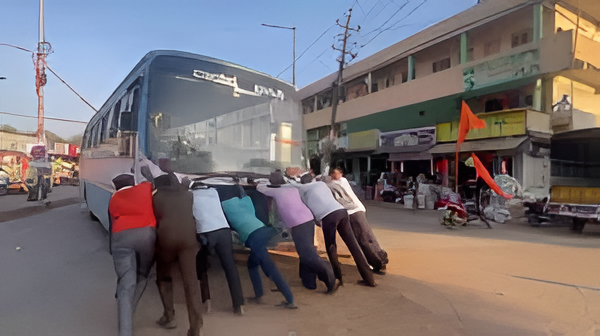 ರಸ್ತೆ ಮಧ್ಯೆ KSRTC ಬಸ್ ನಿಂತು ಟ್ರಾಫಿಕ್ ಜಾಮ್.