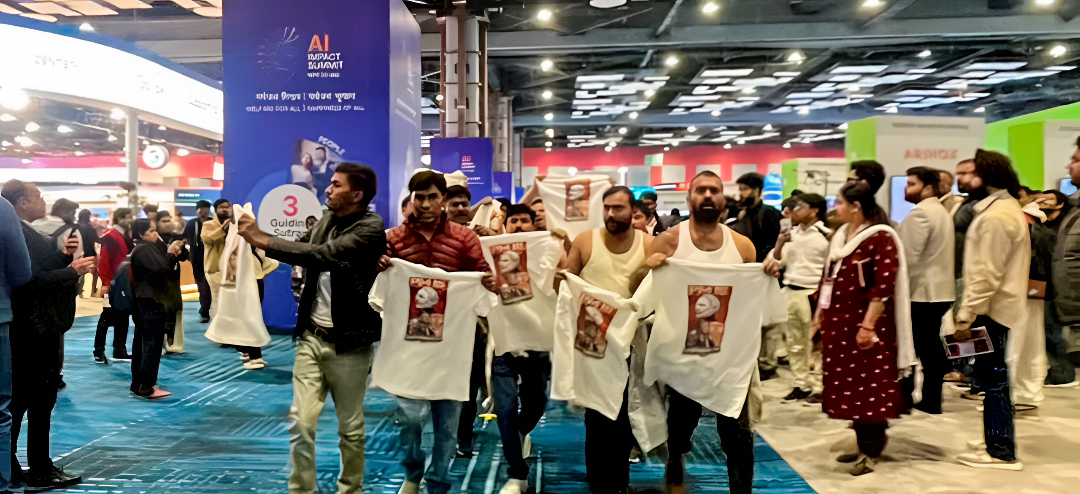 AI ಶೃಂಗಸಭೆಯಲ್ಲಿ ಅರೆಬೆತ್ತಲೆ ಪ್ರತಿಭಟನೆ.