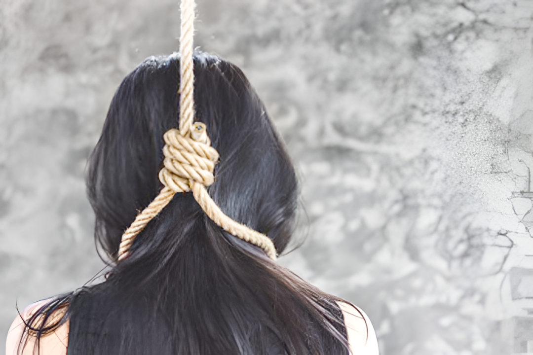 ಕಿಟಕಿಗೆ ನೇಣು ಬಿಗಿದು ವ್ಯಕ್ತಿ ಸಾ*.