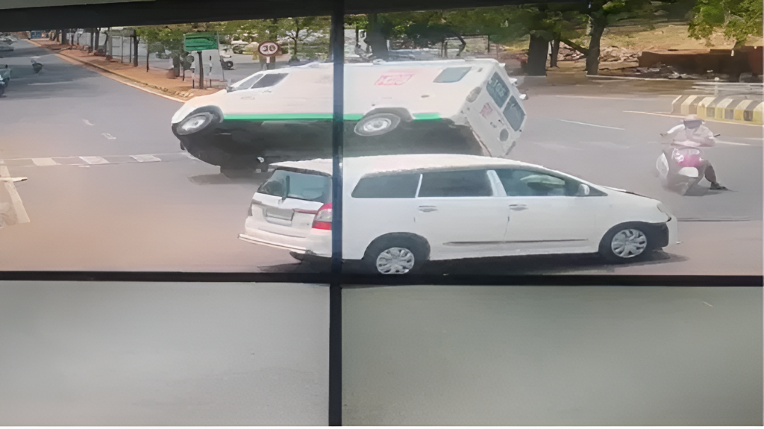 ಬಾಗಲಕೋಟೆ ಅಪ*ತ: ಗರ್ಭಿಣಿ ಇದ್ದ ಆಂಬುಲೆನ್ಸ್ ಪಲ್ಟಿ.