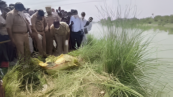 ಗರ್ಲ್​ಫ್ರೆಂಡ್ ಕೈಯಲ್ಲಿ ಗ್ರಾಮ ಮುಖ್ಯಸ್ಥನ ಹ*.
