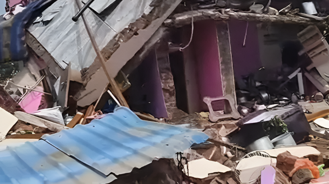 ಬಳ್ಳಾರಿಯಲ್ಲಿ ಅಡುಗೆ ಸಿಲಿಂಡರ್ ಸ್ಫೋಟ: ಮನೆ ಮನೆ ಸರ್ವನಾಶ