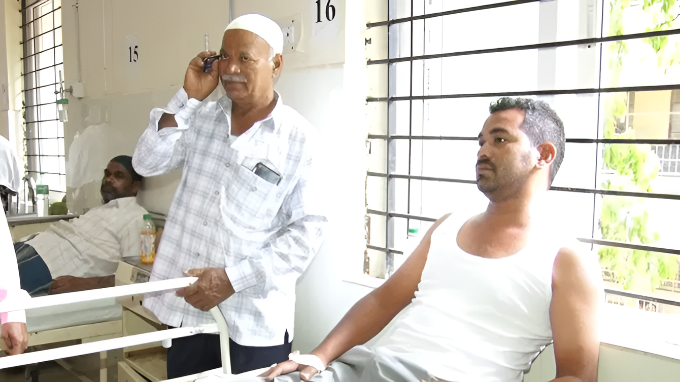 ರಂಜಾನ್ ನಮಾಜ್ ವೇಳೆ ಹೆಜ್ಜೇನು ದಾಳಿ.