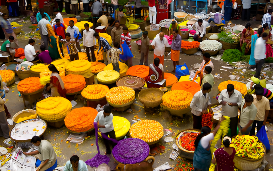 K.R. ಮಾರುಕಟ್ಟೆ: ಶ್ರೀರಾಮ ನವಮಿ ಹೂವಿನ ಜೋರಾಟ.