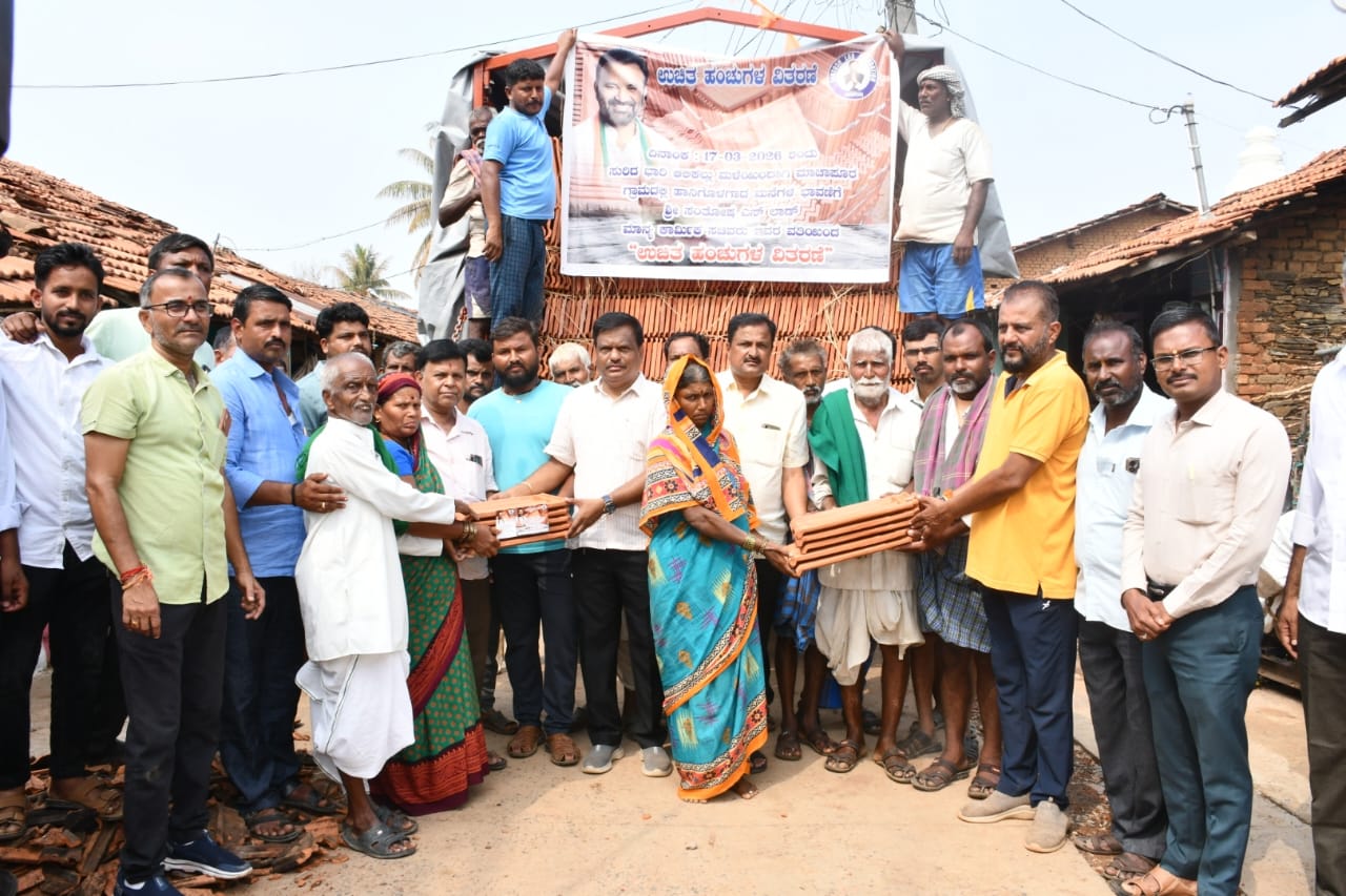 ಕಲಘಟಗಿ: ಮಳೆ, ಅಲಿಕಲ್ಲಿನಿಂದ ಮನೆಗಳಿಗೆ ಹಾನಿ.