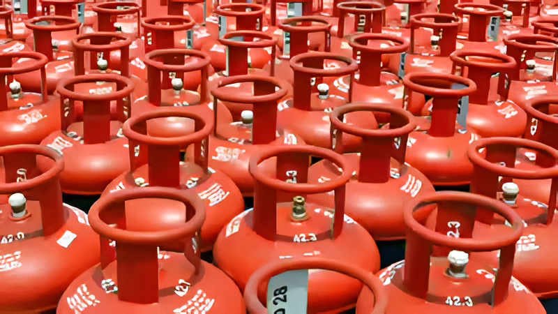 ಕಮರ್ಷಿಯಲ್ Cylinder ದರ ಏರಿಕೆ: ಬಳಕೆದಾರರಿಗೆ ಮತ್ತೊಂದು ಶಾಕ್.