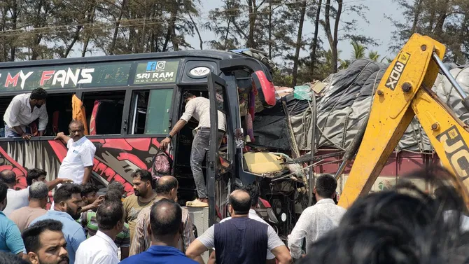 ಉಡುಪಿಯಲ್ಲಿ ಭೀಕರ ಅಪ*ತ: ಪ್ರವಾಸಿ ಬಸ್‌ಗೆ ಡಿ*, ಇಬ್ಬರು ವಿದ್ಯಾರ್ಥಿಗಳು ಸಾ*.