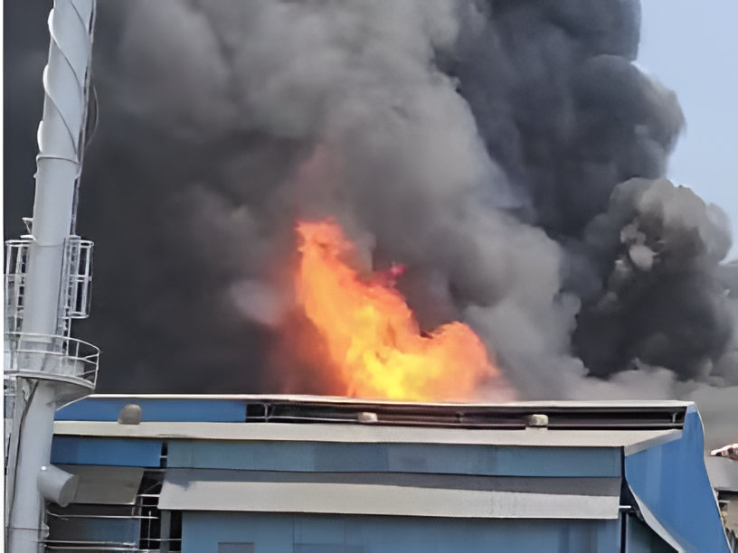 ರಾಜಕುಮಾರ್ ಸ್ಮಾರಕ ಬಳಿ ಫ್ಲೆಕ್ಸ್ ಗೋಡೌನ್‌ಗೆ ಭೀಕರ ಬೆ*ಕಿ.!