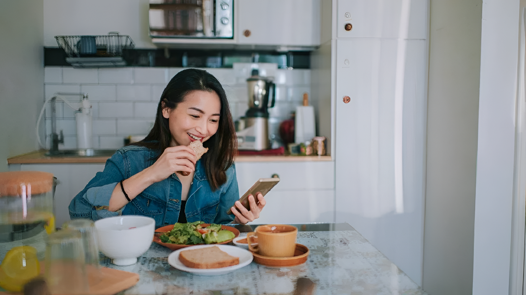 ಊಟ ಮಾಡುವಾಗ ಫೋನ್ ಬಳಸುವ ಅಭ್ಯಾಸ ನಿಮಗಿದ್ಯಾ?