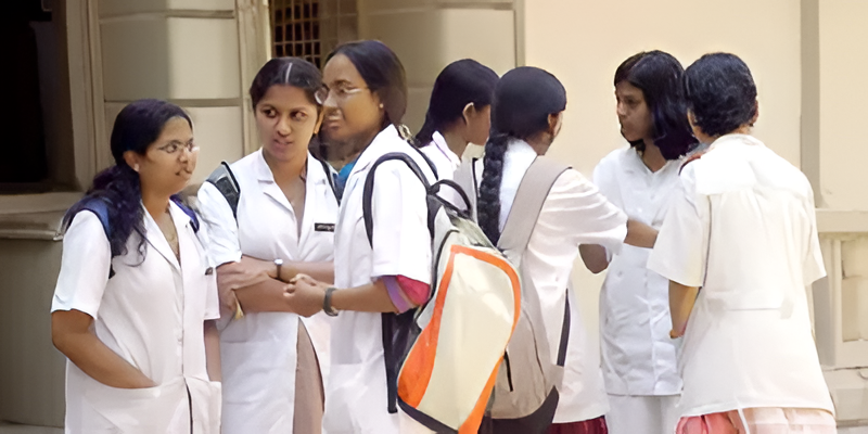 FMGE ಪರೀಕ್ಷೆ ಕಡ್ಡಾಯ: ವಿದೇಶಿ MBBS ವಿದ್ಯಾರ್ಥಿಗಳಿಗೆ ಭಾರತದಲ್ಲಿ ವೈದ್ಯರಾಗಲು ಹೊಸ ನಿಯಮ.