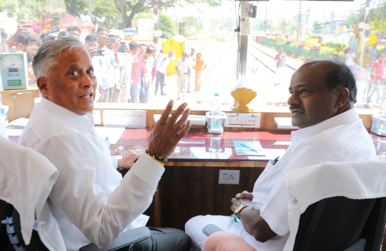 Kumaraswamy, Somanna ಜಂಟಿ ರೈಲು ಮಾರ್ಗ ಪರಿವೀಕ್ಷಣೆ.